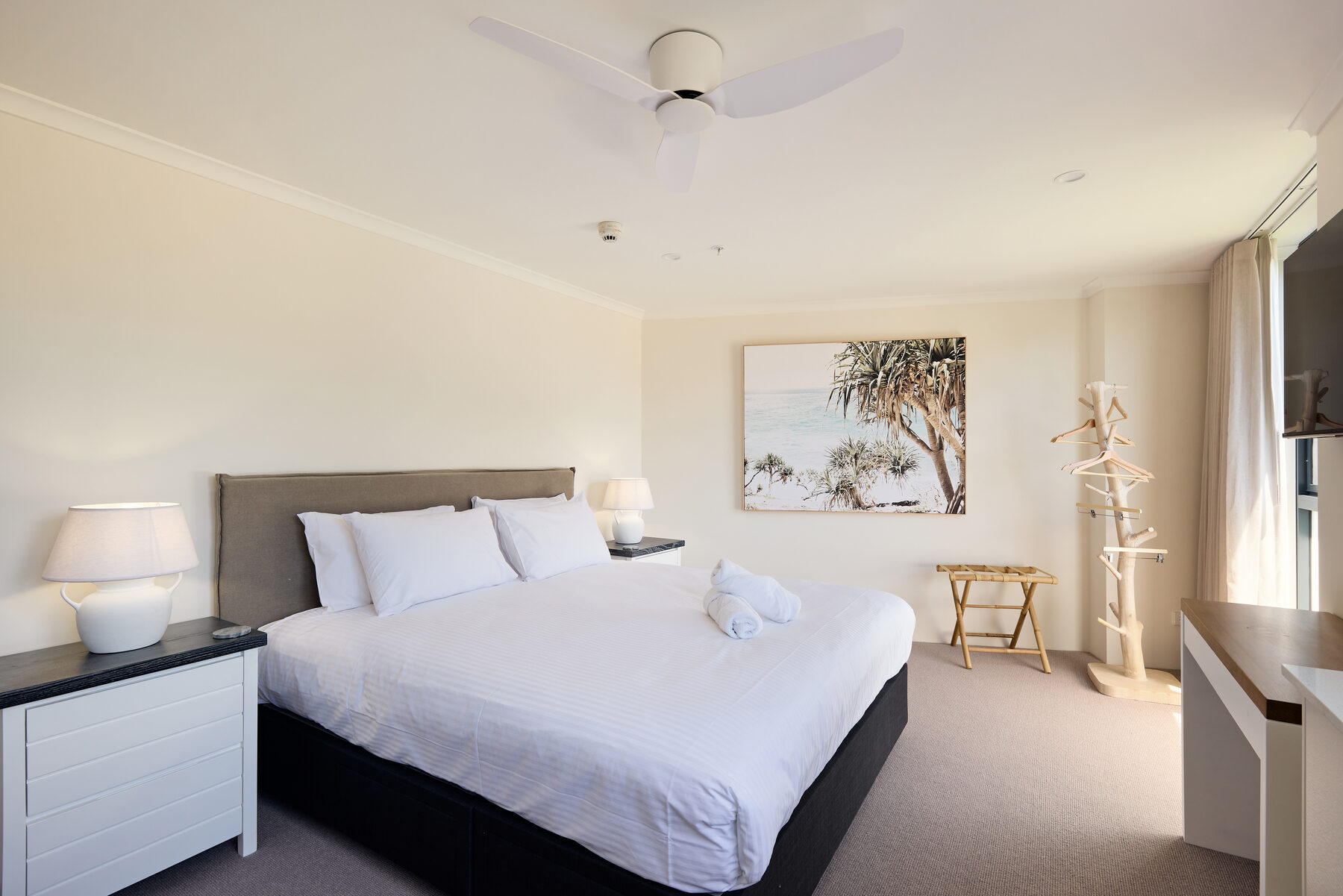 King Bed Studio — view 3