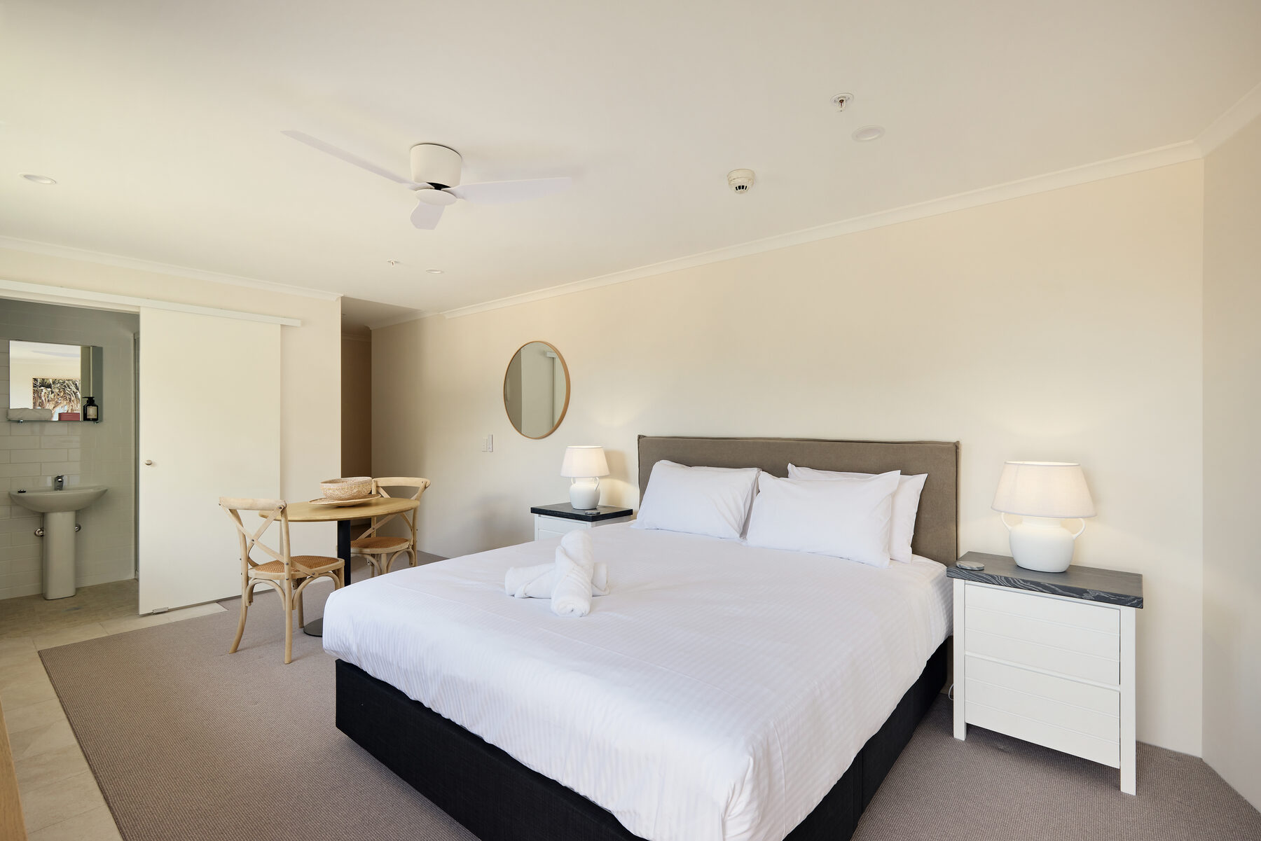 King Bed Studio — view 4